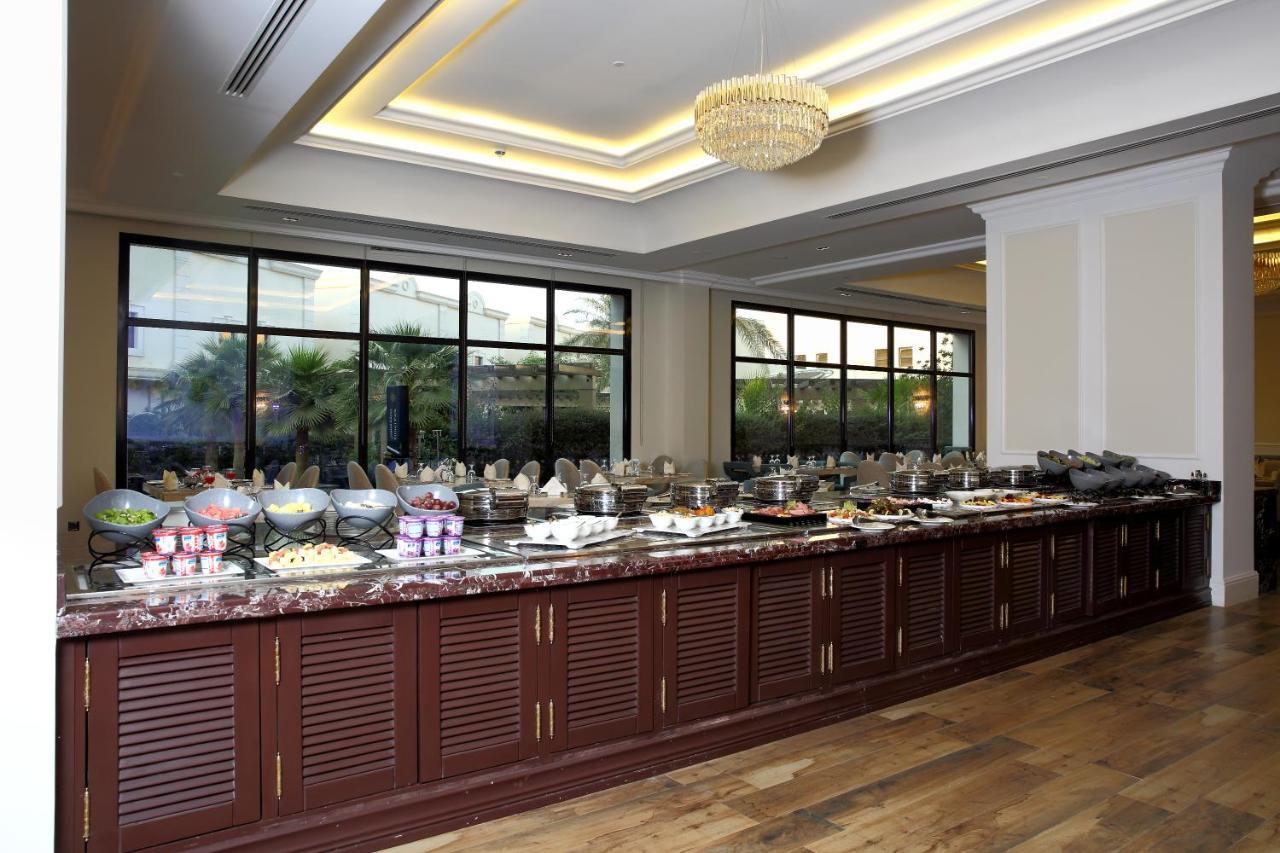 Vittori Palace Hotel And Residences Riyadh Luaran gambar A buffet at a hotel