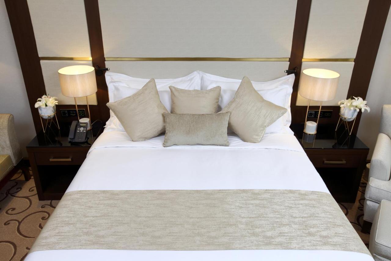 Vittori Palace Hotel And Residences Riyadh Luaran gambar A bed runner