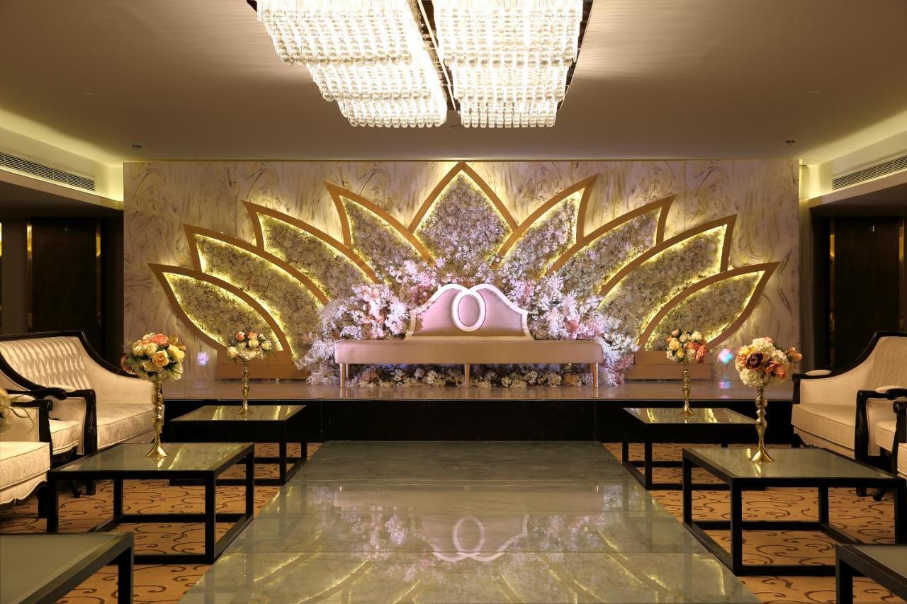 Vittori Palace Hotel And Residences Riyadh Luaran gambar The interior of the temple