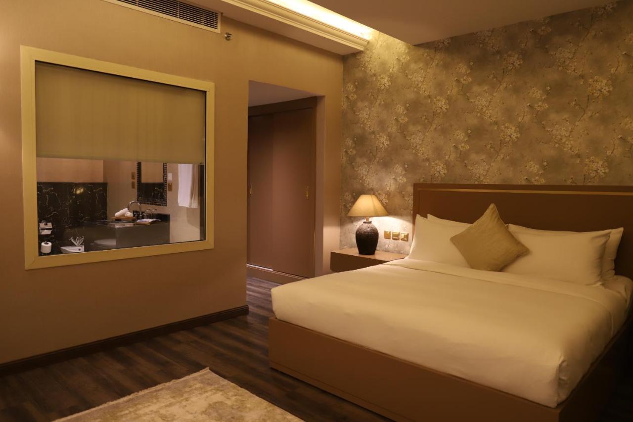 Vittori Palace Hotel And Residences Riyadh Luaran gambar A bedroom at the hotel