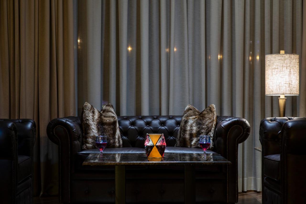 Vittori Palace Hotel And Residences Riyadh Luaran gambar The interior of the lounge