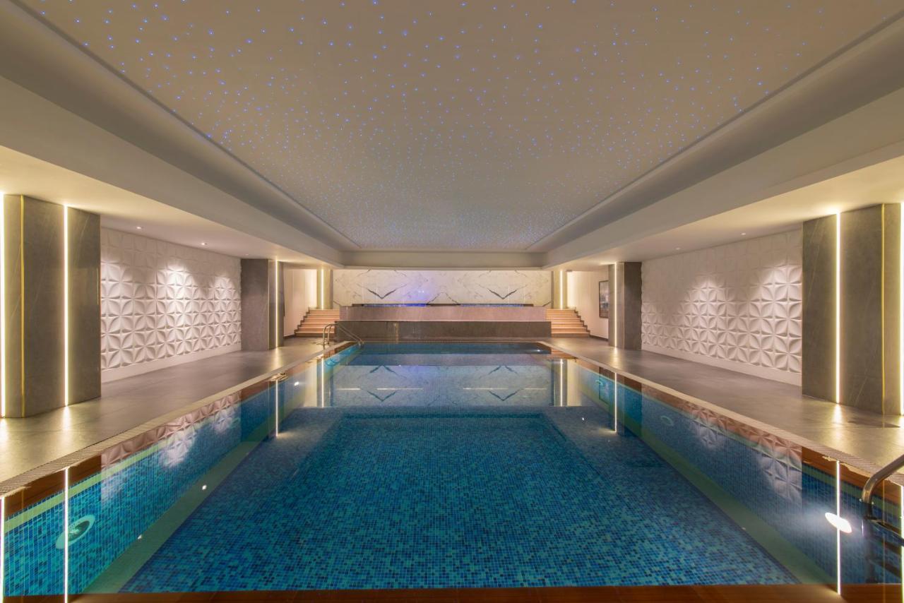 Vittori Palace Hotel And Residences Riyadh Luaran gambar The swimming pool at the hotel