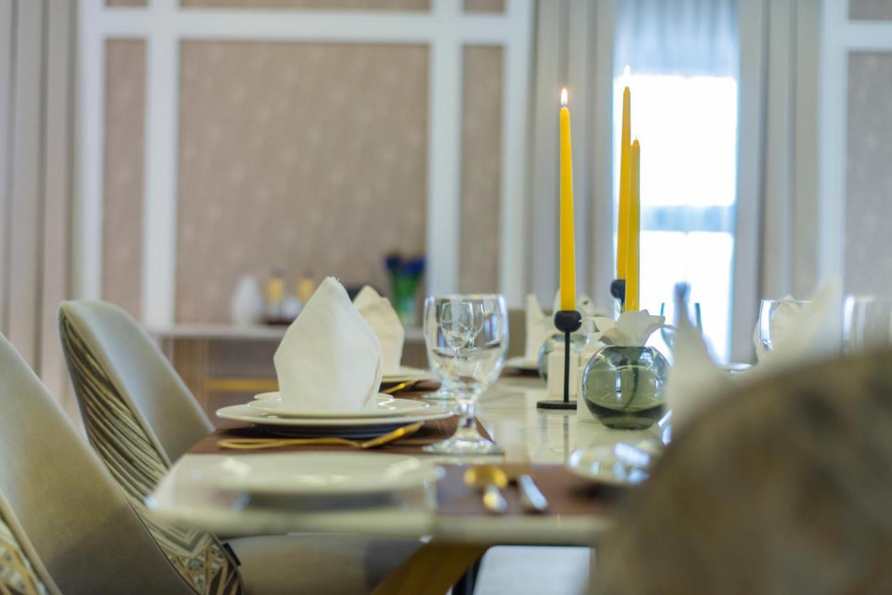 Vittori Palace Hotel And Residences Riyadh Luaran gambar A table set for a meal