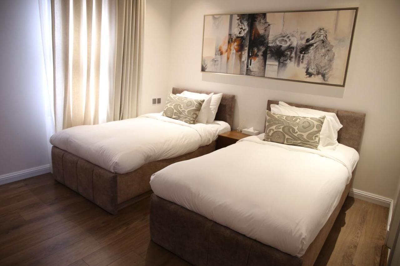 Vittori Palace Hotel And Residences Riyadh Luaran gambar A bedroom at the hotel