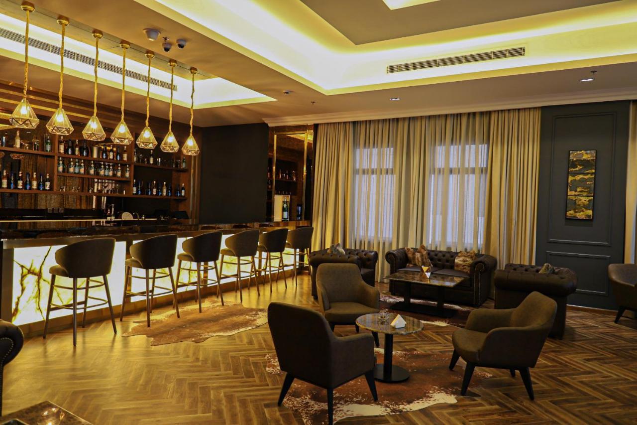 Vittori Palace Hotel And Residences Riyadh Luaran gambar The bar at the hotel